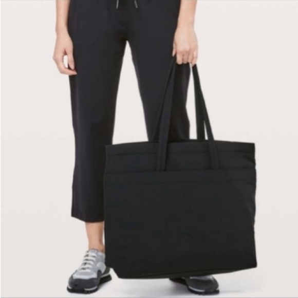 Lululemon Tote In Black Pull Zip - Picture 13 of 13